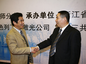 王向东院长与泛亚地区面部整形与重建外科学会中国分会李世荣会长在中国美容与整形医师大会合影